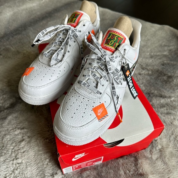 Limited Edition Nike Tennis shoes white with patches. Brand New. - Picture 1 of 13